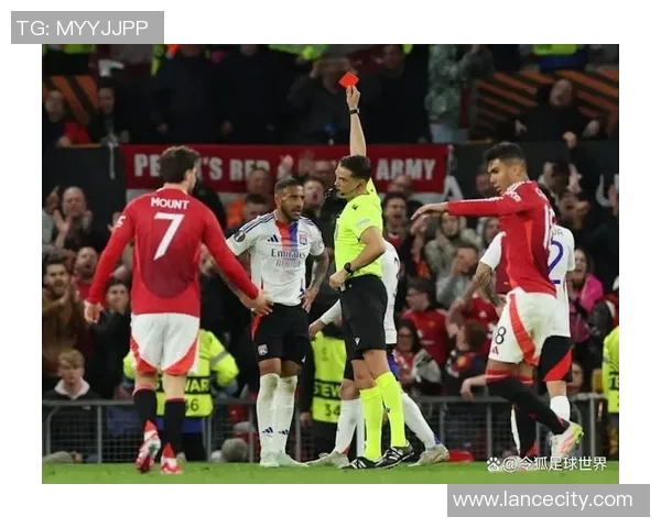 欧冠激战：里昂狂胜那不勒斯六球大捷乌龙球引发争议判罚风波