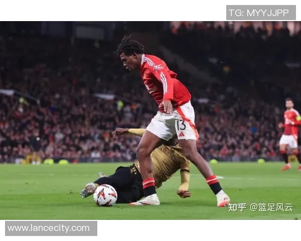 英超焦点战阿森纳与巴黎圣日耳曼握手言和转会传闻引发热议