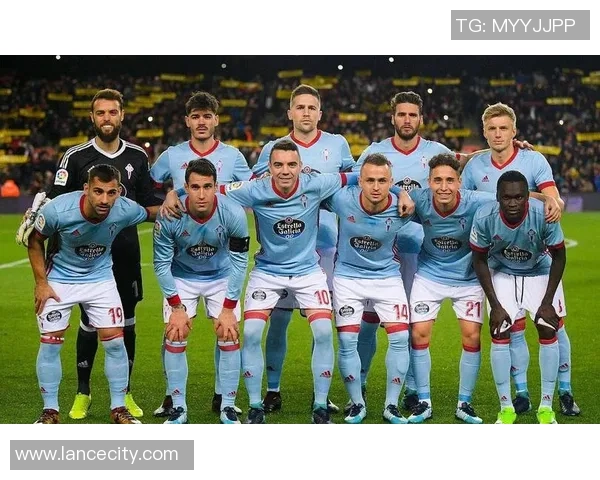 西甲激战：那不勒斯与波尔图战成平局精彩瞬间引发全场热烈反响