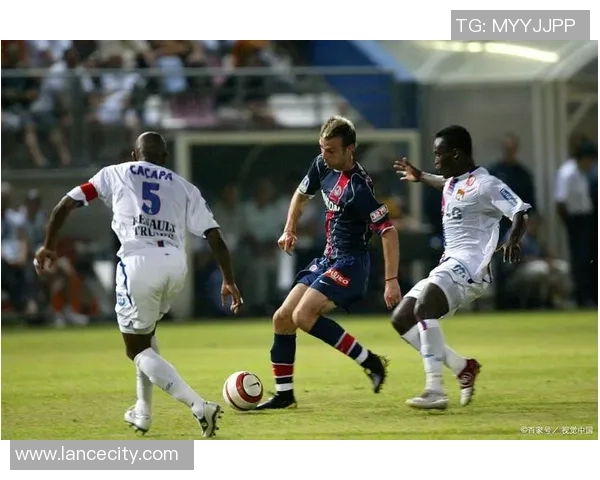 西甲激战：马竞与巴黎圣日耳曼鏖战成平局精彩集锦回顾